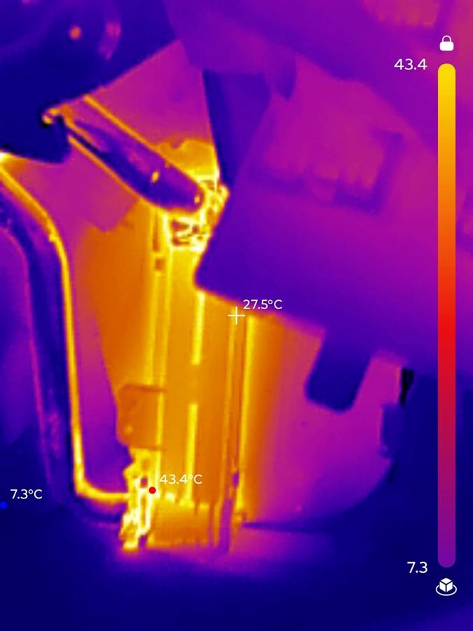 Thermal camera image of a vehicle component reading 43.4 degrees Celsius